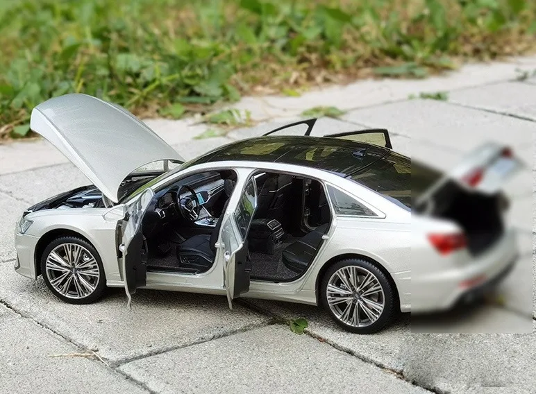 NOWY 1/18 Audi A6 L A6L 2019 Model Samochodu z Odlewu Metalowego Złoty/Czarny Zabawki Prezenty Kolekcja Dekoracyjna Hobby