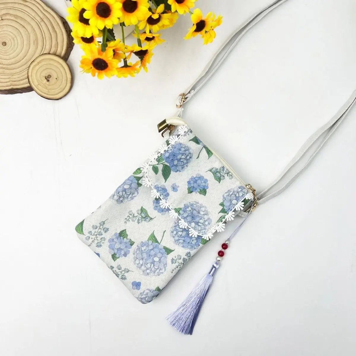 

Summer Original Outfit with Ancient Style Ethnic Panda Print Leaves Chinese Style Single Shoulder Crossbody Phone Bag