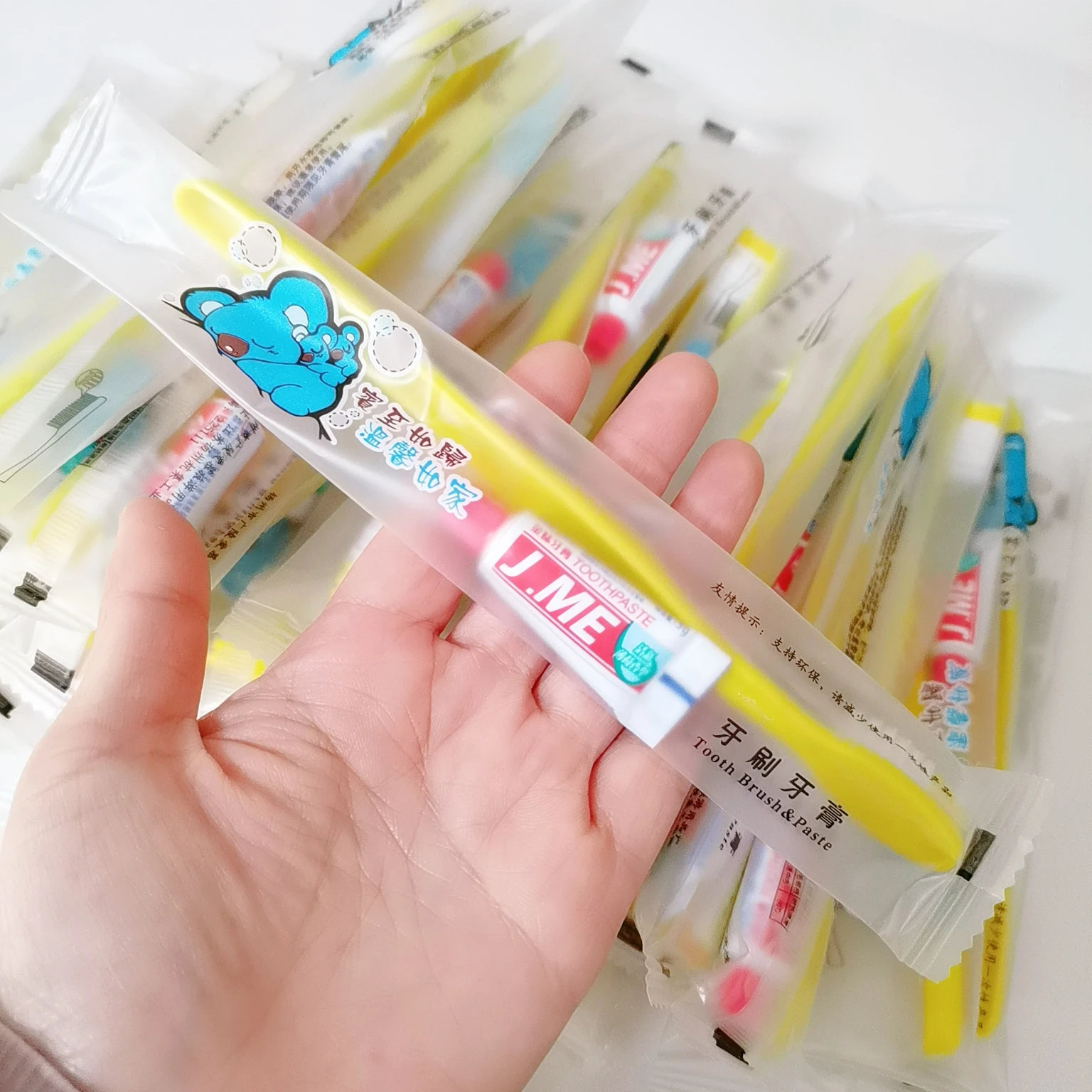 Free Shipping Soft Yellow Disposable Toothbrush Toothpastes Hotel Supplies Travel Home Personal Care Cleaning Appliance