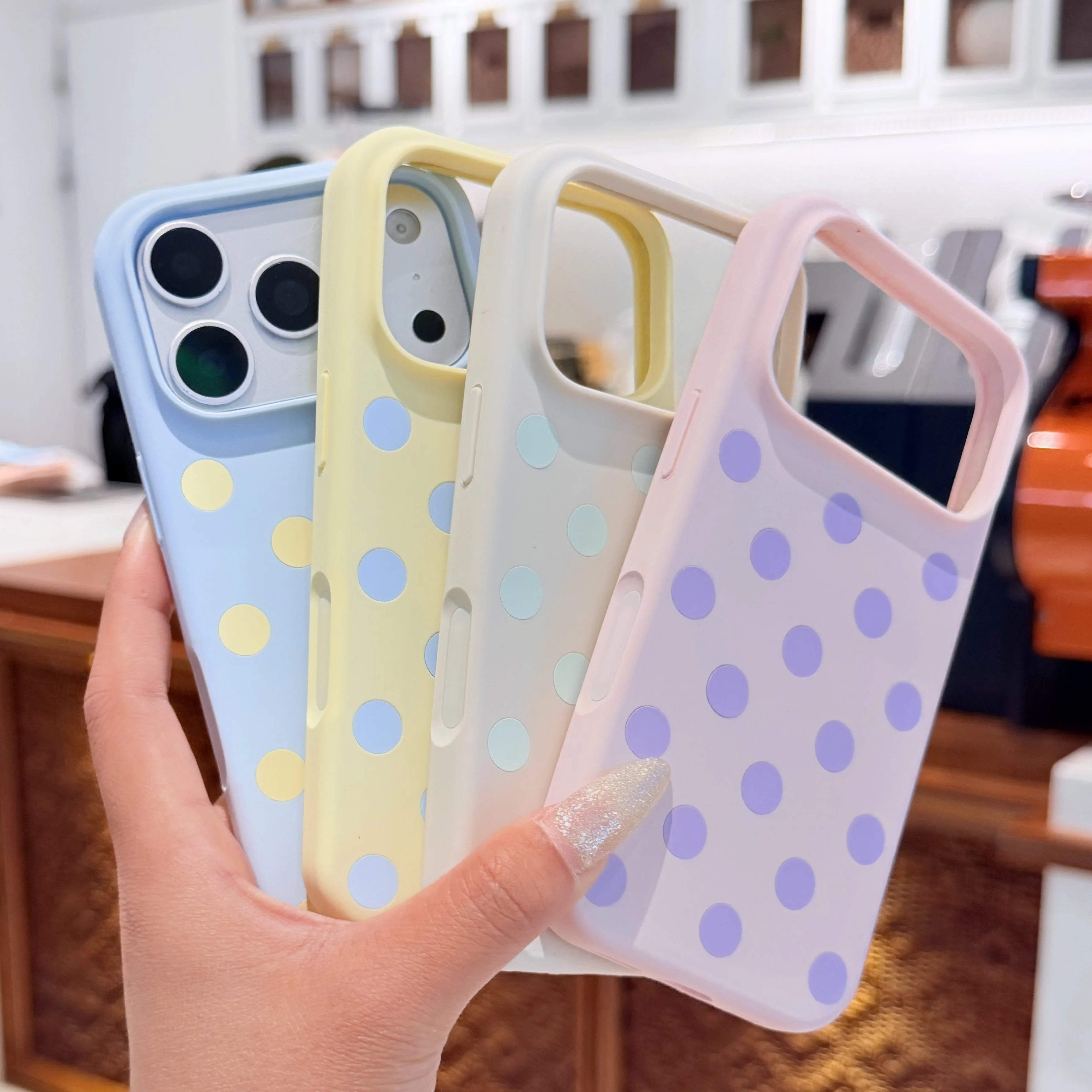 iPhone 18 Pro Max、17 Pro対応、ドット - Liquid Silicone Magnetic Phone Case のレビューと価格