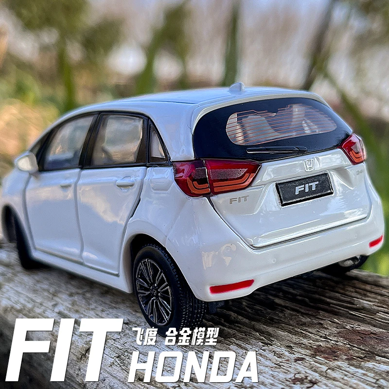 1/32 HONDA Fit GK5 Alloy Car Model Diecast Metal Toy Vehicles Car Model High Simulation Sound and Light Collection Children Gift