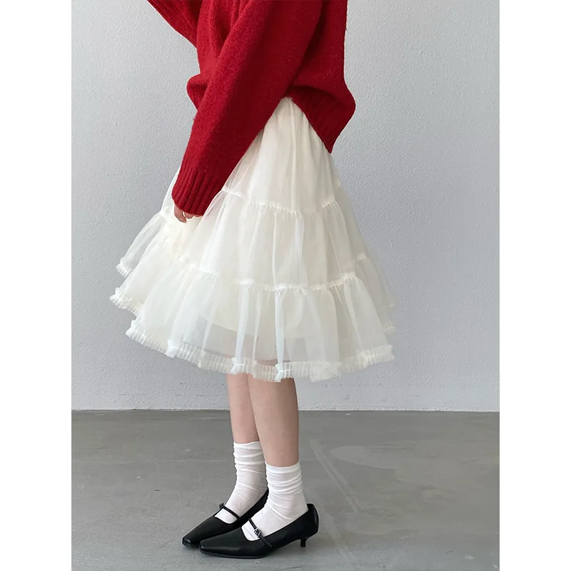 

Женская короткая юбка А-силуэта из двухслойной сетки с асимметричным подолом, весна 2026, с эффектом перекрещивания и перьев, свободный крой H-образной формы