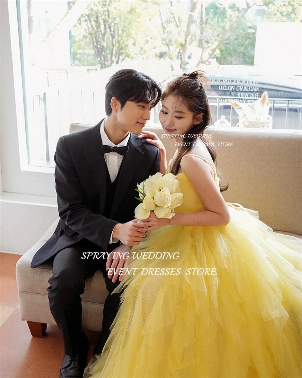 Sukienka ślubna Koreański sesja zdjęciowa Prosty dekolt w serek Tiulowe ramiączka Spaghetti Długa warstwowa plisowana suknia balowa Gorsetowy tył Bufiasta spódnica