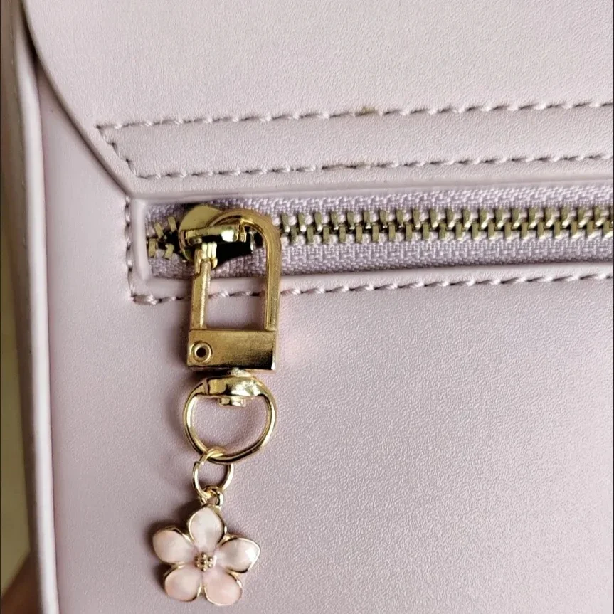 

Lovely Enamel Keychains Beautiful Multiple Flowers Plants Key Rings For Women Girls Friendship Gift Handbag Decoration Key Rings