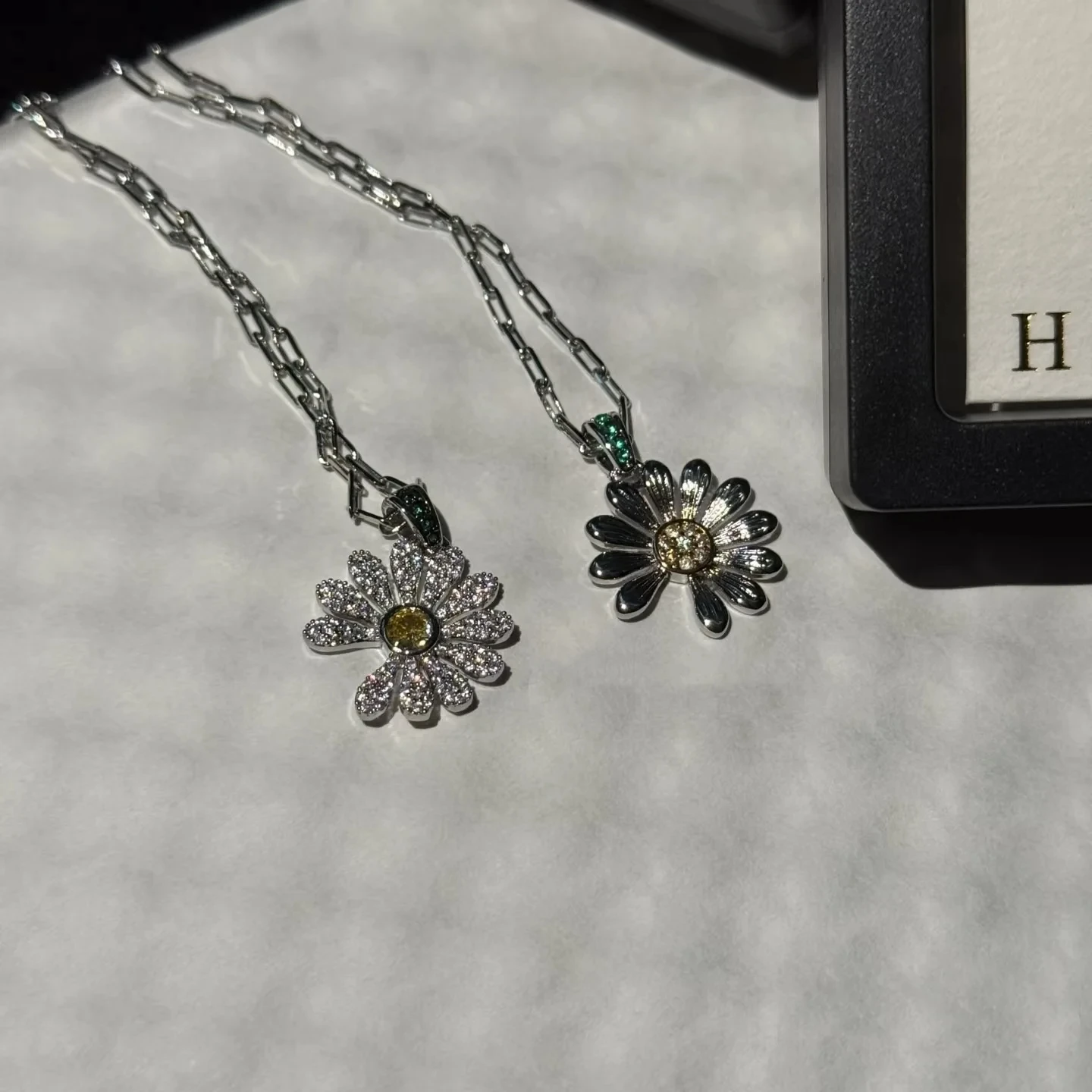 Necklace 2025 New Diamond Inlay Daisy Necklace 880818 GD Style Necklace Kpop Hot Idol G-DRAGON Official Same Style Necklace
