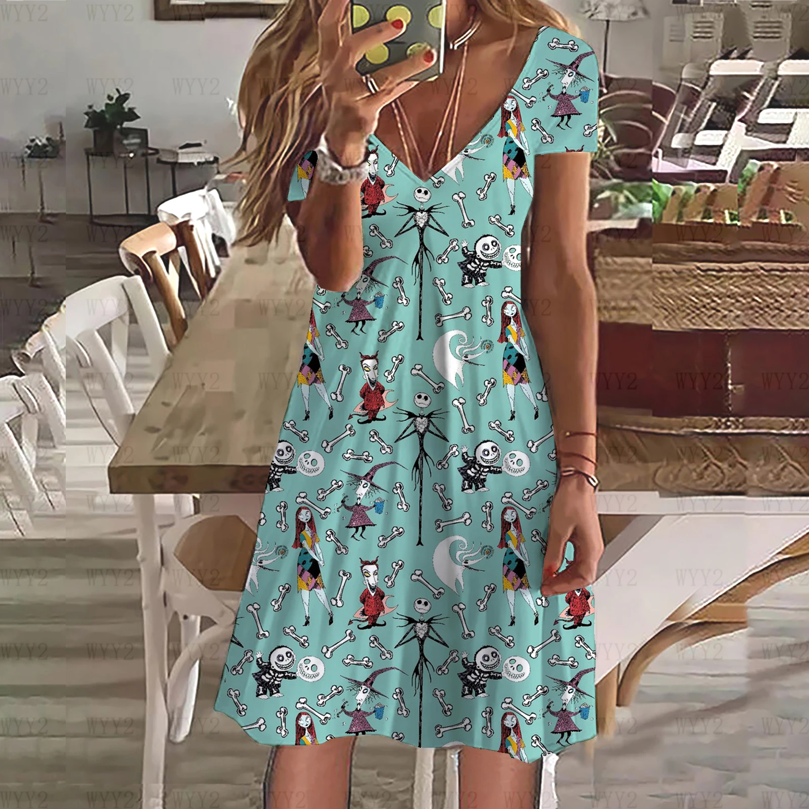 ชุดเดรสผู้หญิงใหม่ ชุดลำลองฤดูร้อน ชุดเดรสชายหาด ลายพิมพ์แจ็คและแซลลี่จากเรื่อง The Nightmare Before Christmas เสื้อยืดคอวี