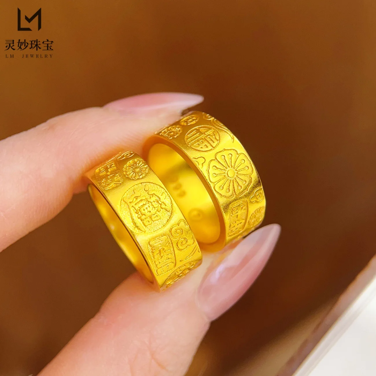 

Полированное кольцо в старинном стиле с широким ободком и мотивом «Восемь сокровищ» для женщин, 24-каратное золото AU999, гладкая поверхность для комфорта на весь день.