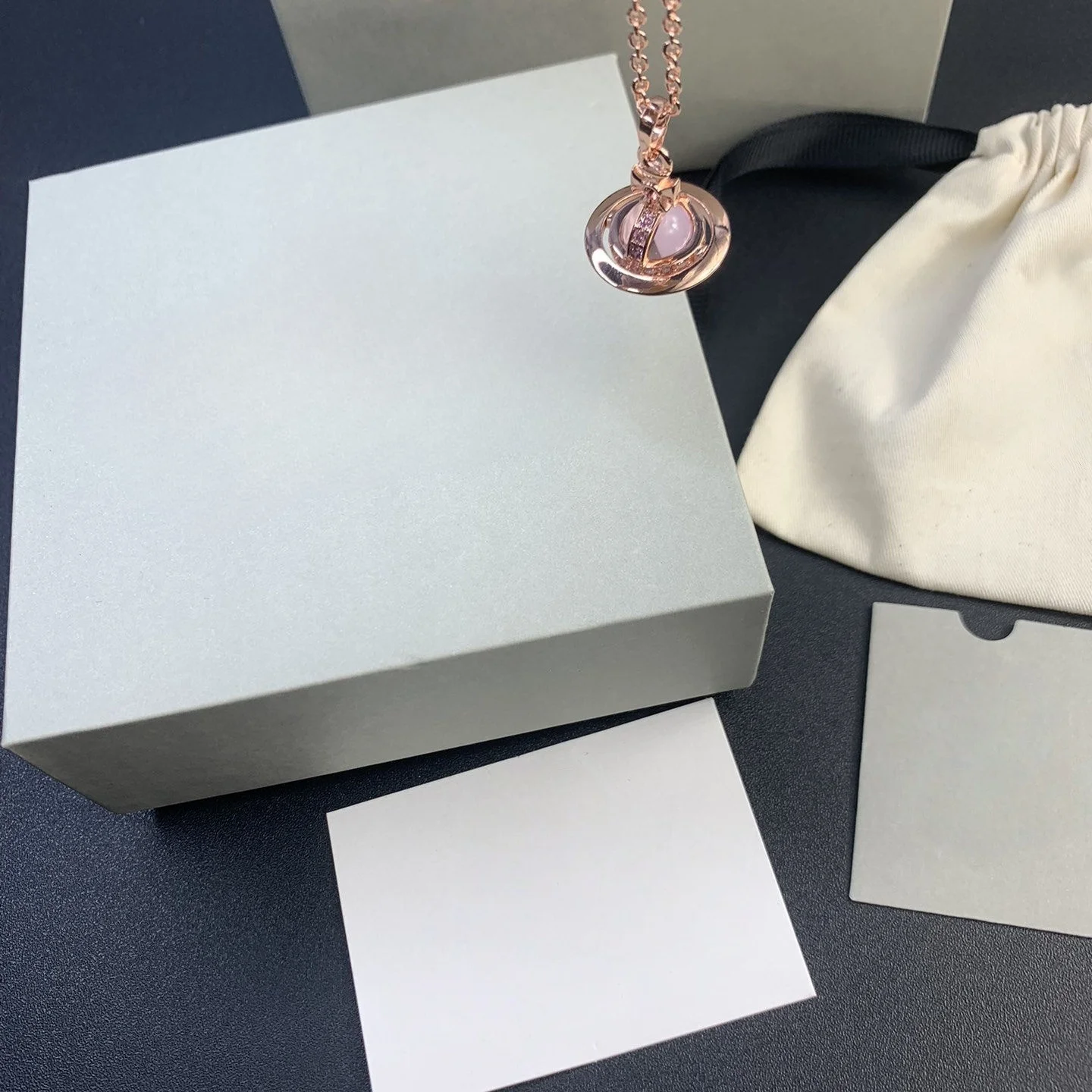 S925 فضة سحر فتاة الوردي ثلاثي الأبعاد قلادة زحل صغيرة قلادة السيدات المجوهرات الأبدية