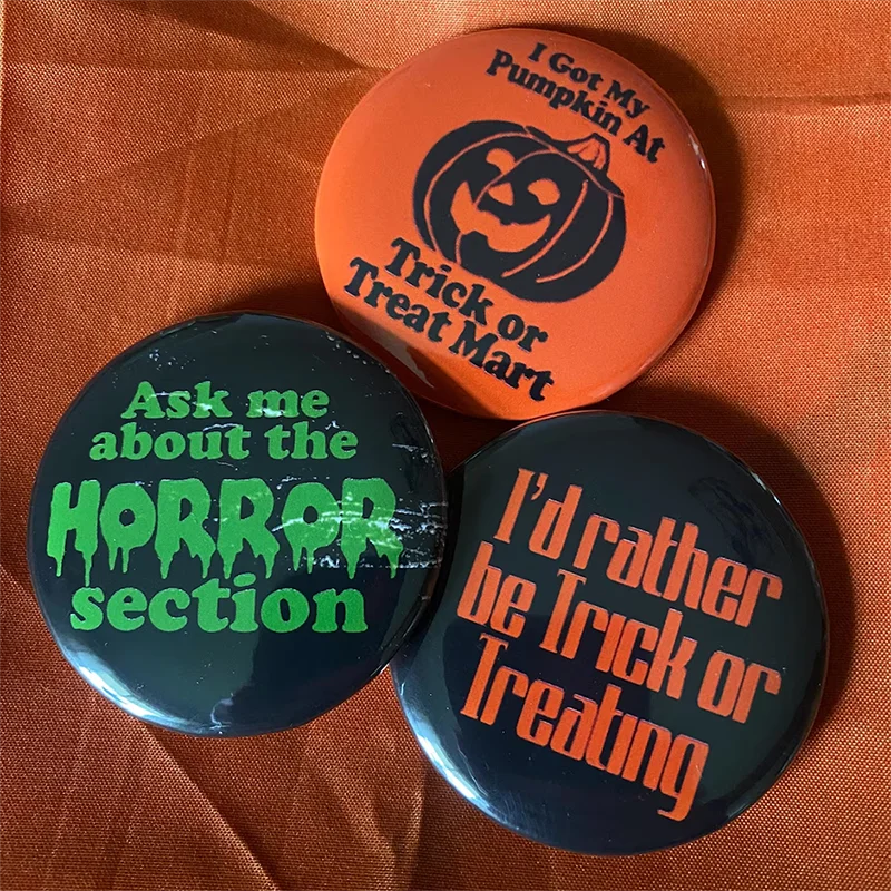 

Retro-Style Horror Halloween Buttons TRIO 80s 90s Vintage Horror Trio Pins Halloween Nostalgia Badges Party Supplies Decoration