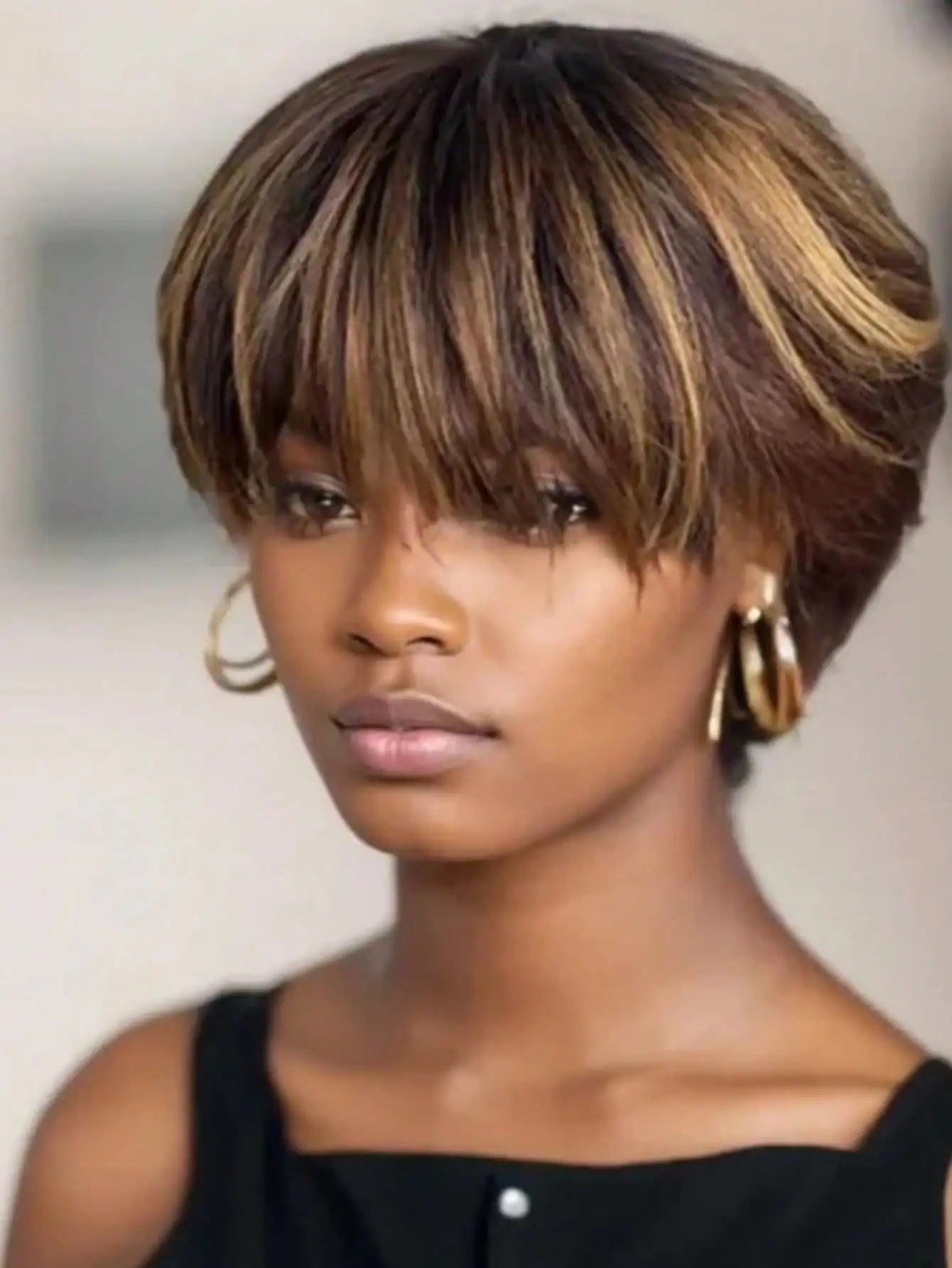 

1 парик из синтетического волокна, подходит для женщин - волнистая форма, подходит для повседневного ношения.