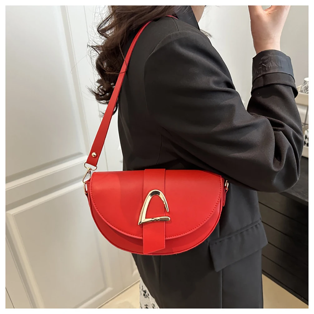 

Женская модная сумка на плечо, французская повседневная простая ретро сумка подмышки, новая однотонная женская сумка из искусственной кожи с металлическими пуговицами