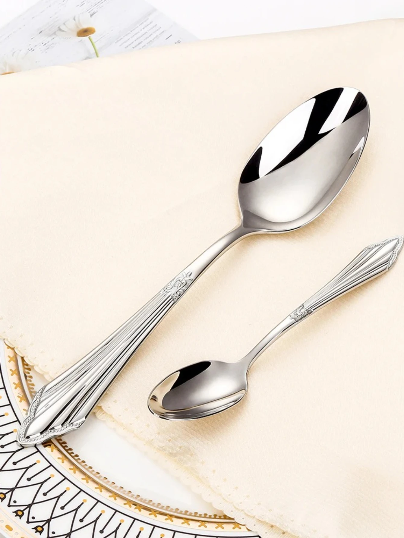 طقم ملاعق عشاء لامعة مطلية بالذهب فاخرة من الفولاذ المقاوم للصدأ ملعقة طاولة كبيرة جدًا 4 قطع