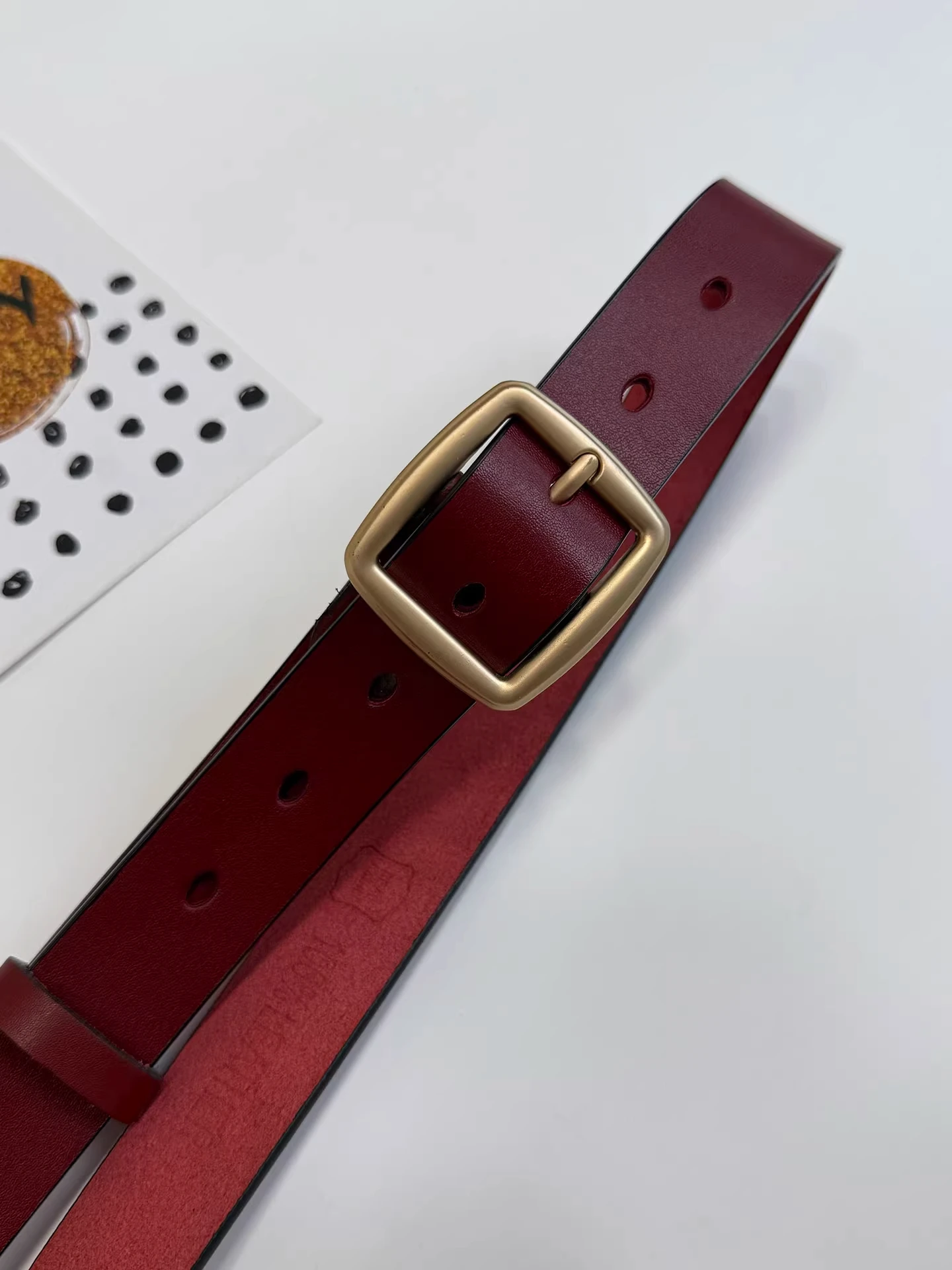 カジュアルで多用途なレッドレザーベルト、スクエアバックル付き、女性用、ファッショナブルな装飾ジーンズベルト、若い学生向け、トレンディ