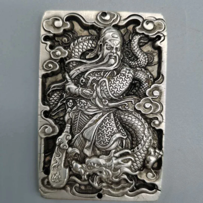 

Бронзовый кулон-медальон с двусторонним изображением Гуань Гуна, покрытый серебром, с маленькой статуэткой Будды на фоне белой меди