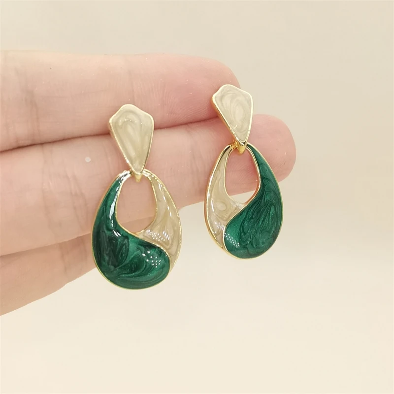 New 2025 Green Color Women Earrings Geometric Statement Korean Fashion Crystal Elegant Dangle Earrings aretes de mujer modernos