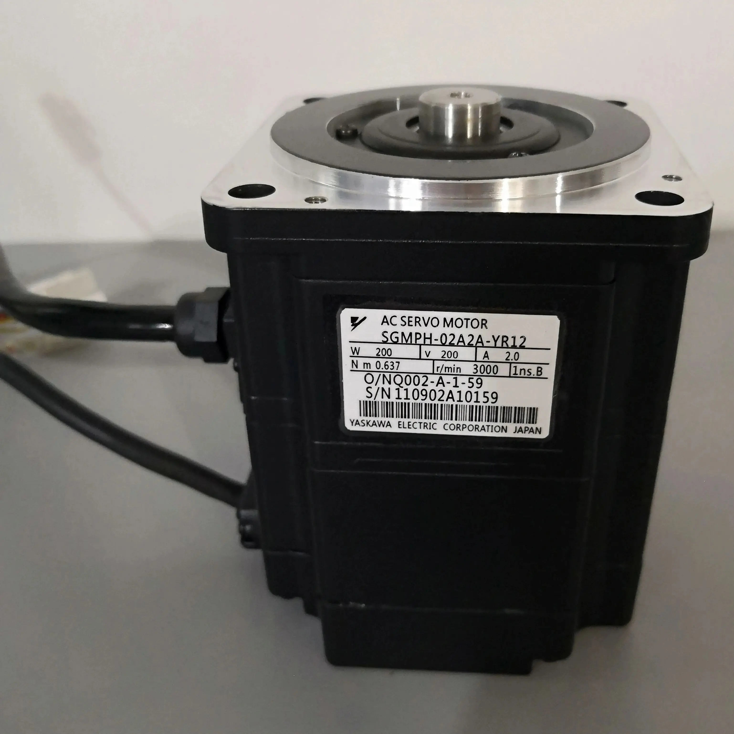 

SGMPH-02A2A-YR12 Совершенно новый серводвигатель, серводвигатель SGMPH 02A2A-YR12, быстрая доставка, на складе