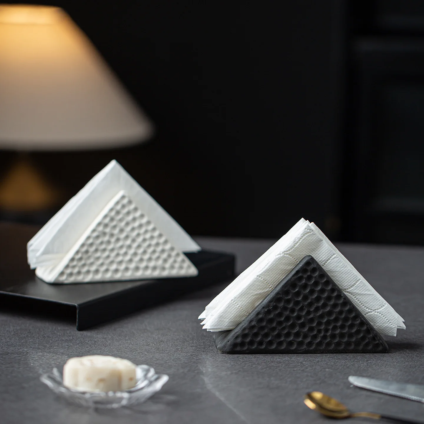Minimalist Creative Ceramic Napkin Holder Home Restaurant Hotel Cafe Tissue Rack Napkin Stand Storage Organizer Desktop Ornament view 3