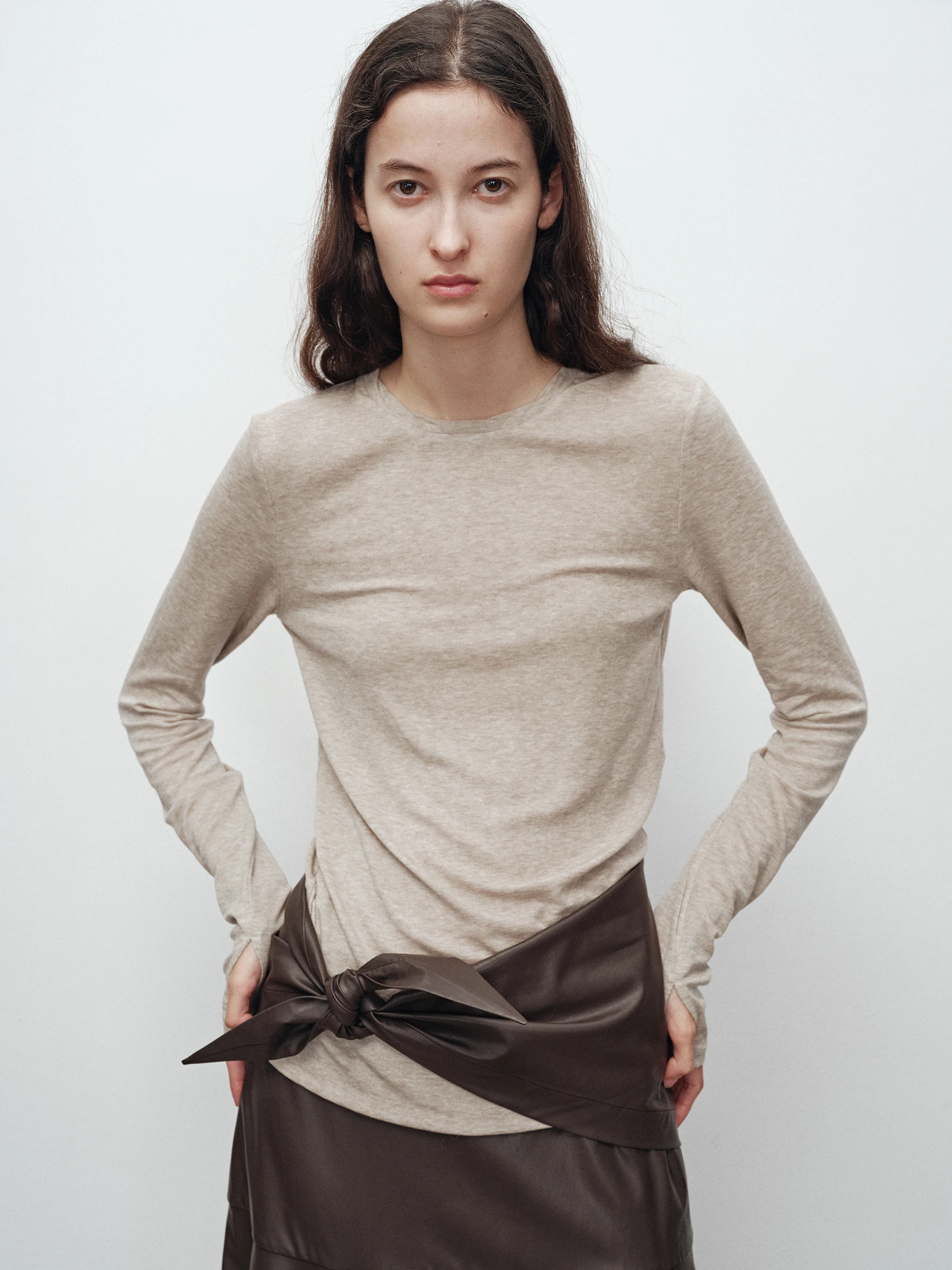 

Футболка Cleanfit Base irt Плиссированная шелковая шерсть Slim Fit Long Sve Ladies Faion Осень 2025 Полиэстер Эластичное волокно