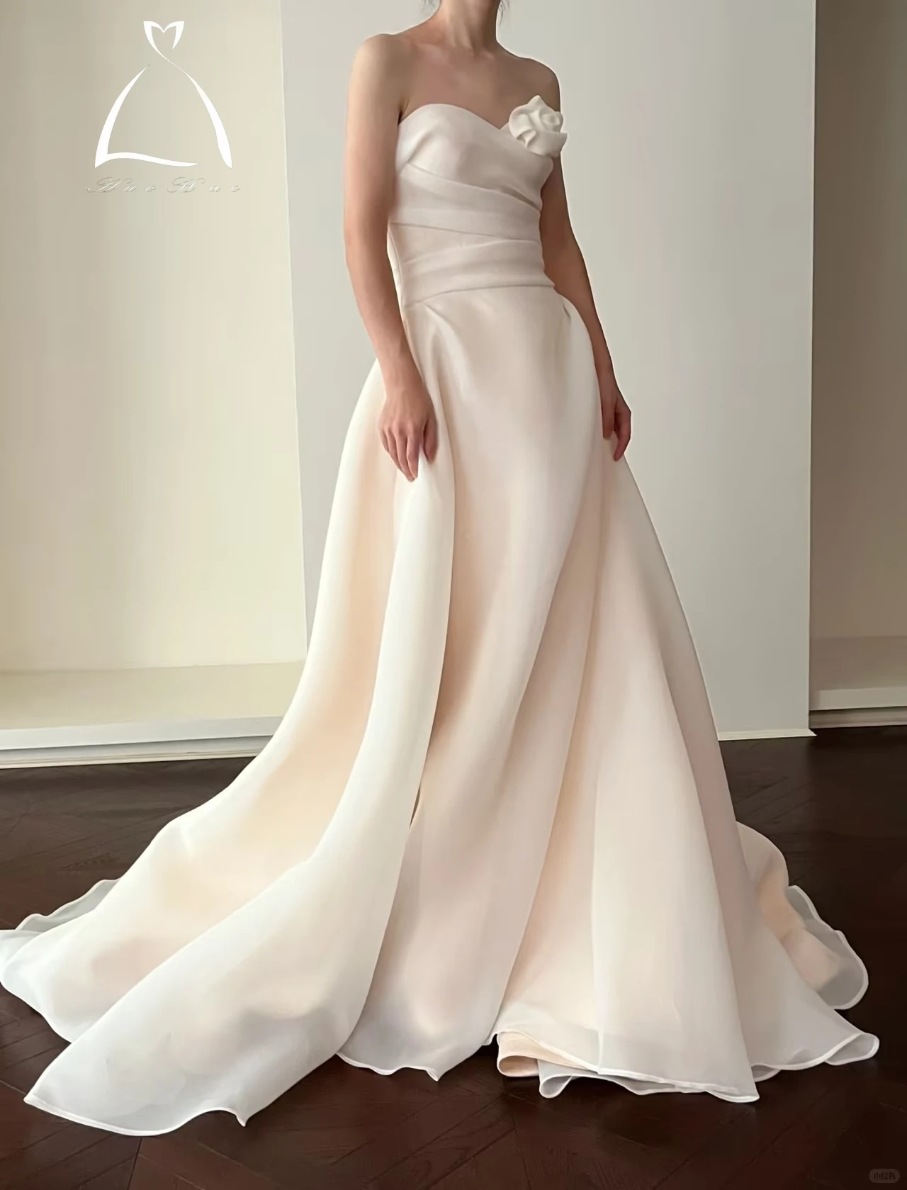 Robe de mariée en satin simple pour femmes, dos nu, fente latérale, style bohème, pour les patients, tenue éducative, 2024