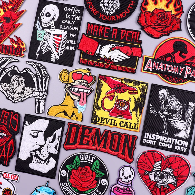 Parche bordado termoadhesivo calavera punk demonio