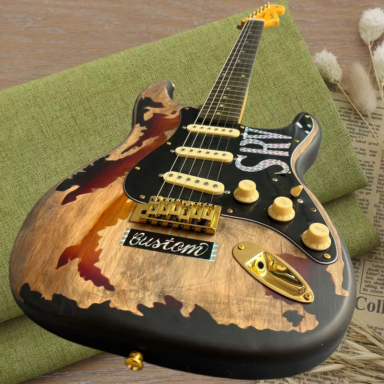 

Electric guitar, customizable, made of maple and peach blossom wood, used, in stock, fast and free shipping AA