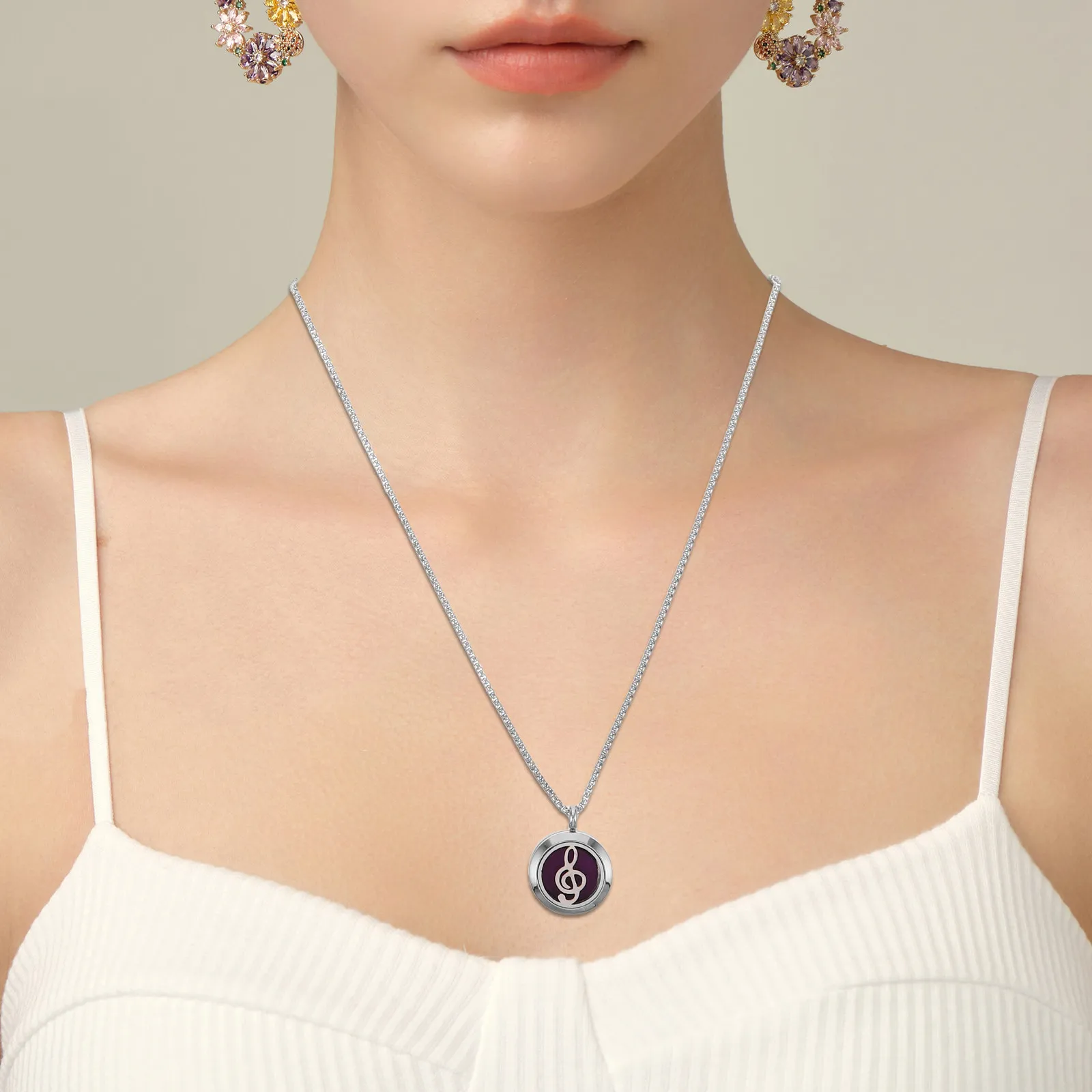 

Aromatherapy Essential Oil Necklace Hollow Music Note Diffuser Pendant Portable Scent Jewelry for Women Men Fashionable Personal