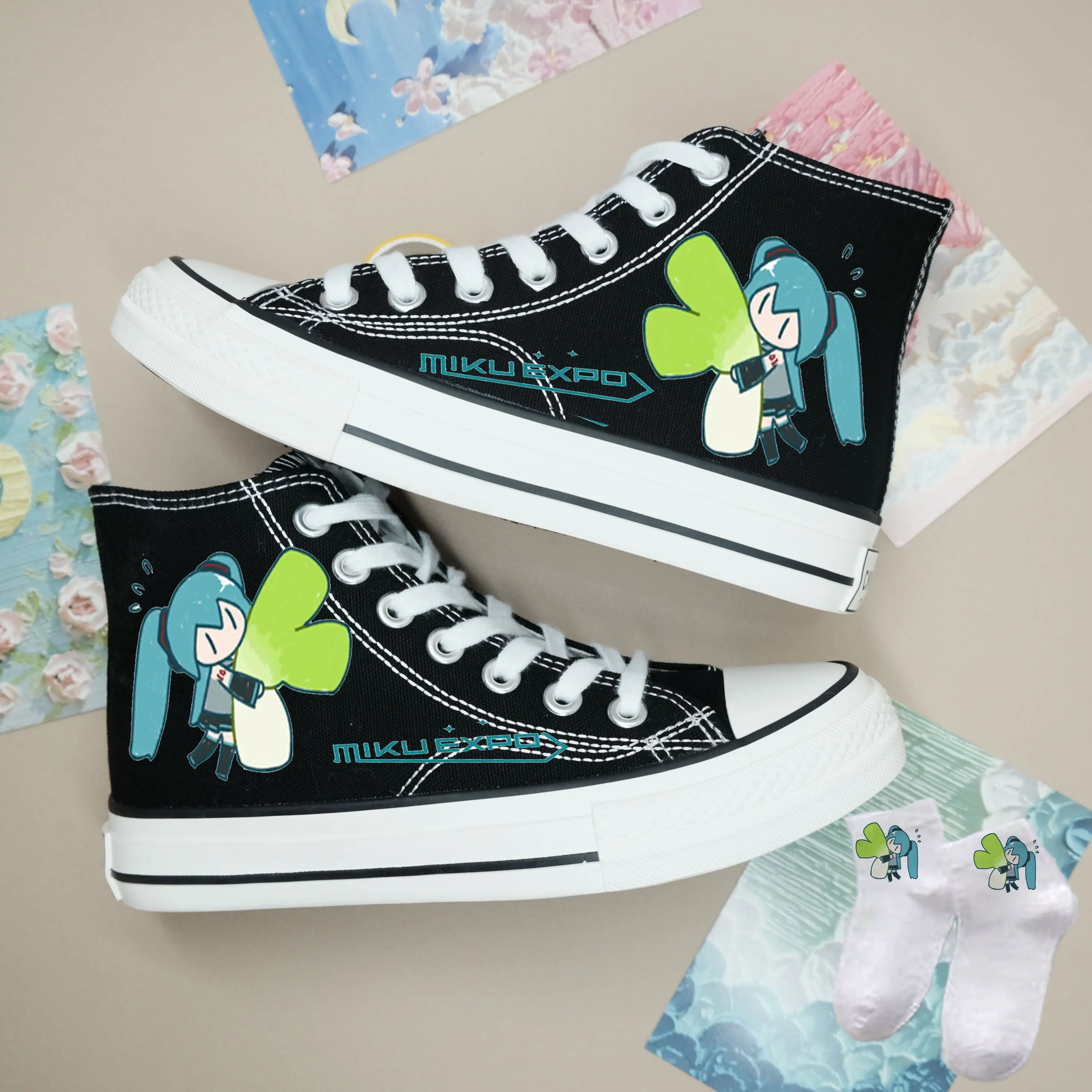 Kawaii hatsune miku primavera e outono novos sapatos de lona bonito dos desenhos animados masculino e feminino na moda alta superior sapatos casuais presente do feriado