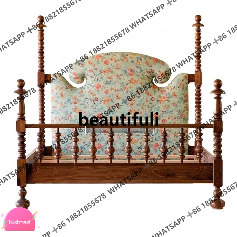 

Новая винтажная двуспальная кровать с принтом и декором в виде римских колонн