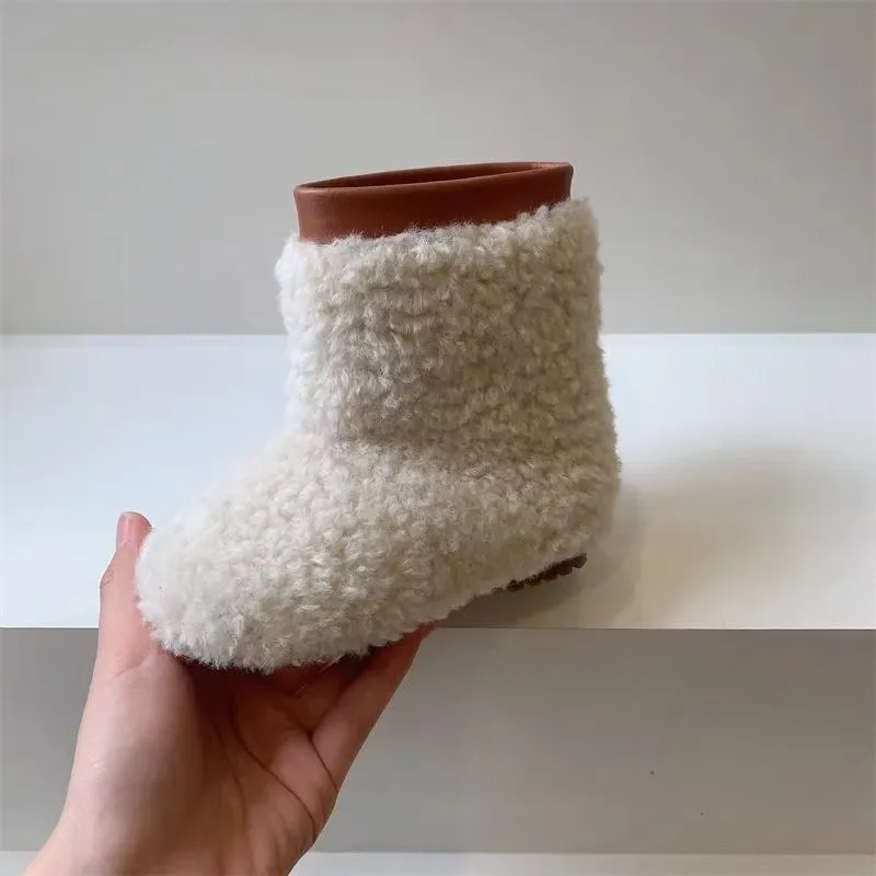 รองเท้าบูทขนสัตว์สำหรับเด็กผู้หญิงแฟชั่นใหม่ปี 2025 รองเท้าบูทกันหนาวบุขนสำหรับเด็ก รองเท้าบูทหิมะบุขนสำหรับเด็ก รองเท้าบูทผ้าฝ้ายสำหรับเด็ก รองเท้าบูทขนสัตว์แบบหุ้มข้อกลาง