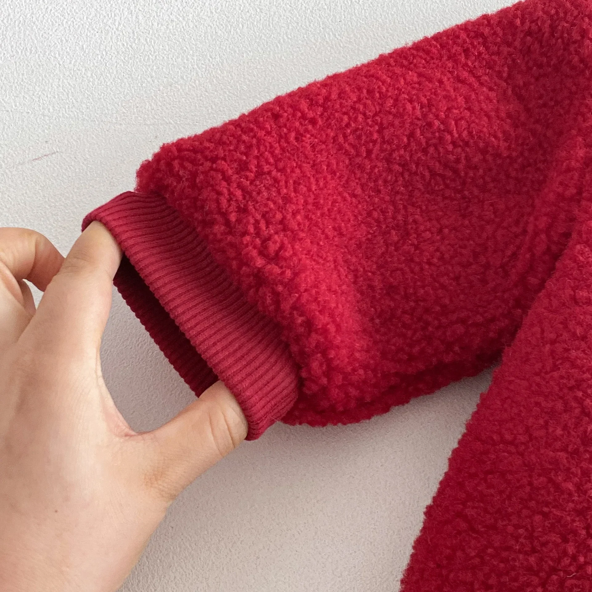 بدلة قفز حمراء للأطفال حديثي الولادة لعام 2025 رومبير لطيف على شكل دب سميك من الصوف 0-2 سنة ملابس مهرجان الرضع ملابس أطفال شتوية دافئة