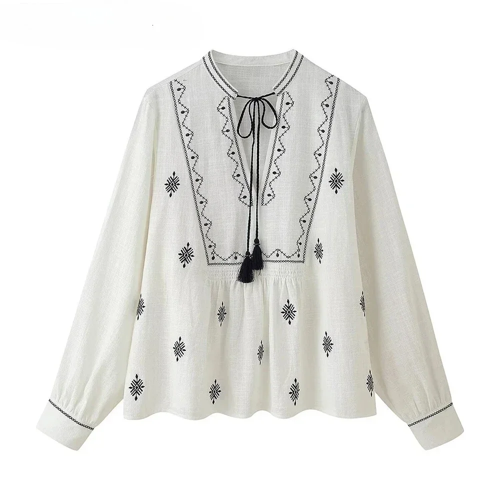 

2025 New European and American style new women's clothing fashion retro style loose embroidered shirt casual long sleeved top
