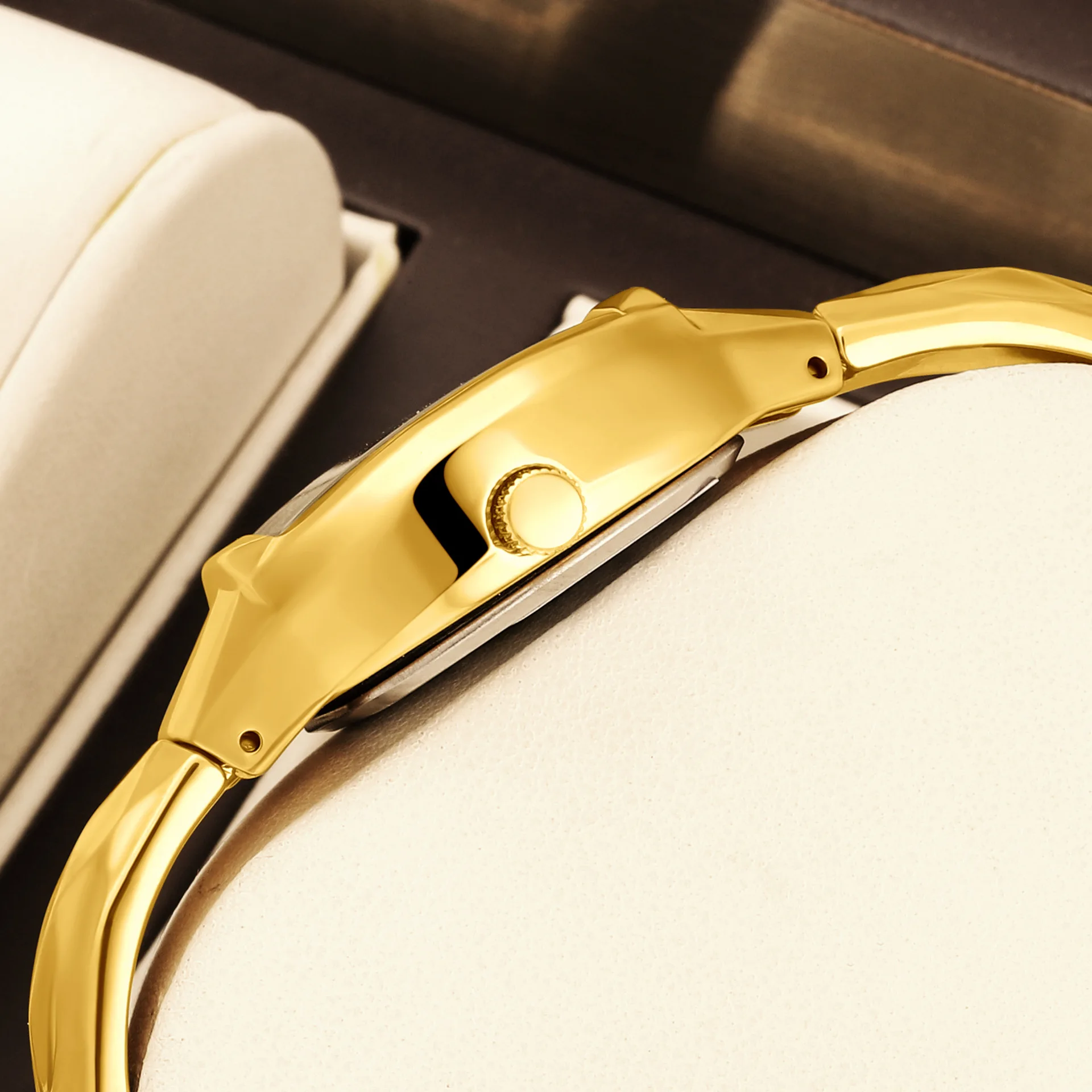 Yalalusi light luxury high-end wine barrel shaped small dial women's niche retro watch vacuum IPG electroplating