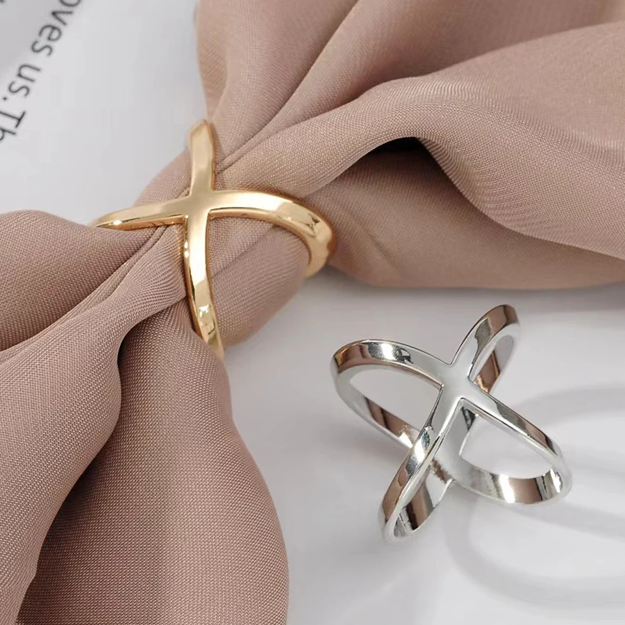 موضة الصليب على شكل وشاح مشبك دبابيس النساء اكسسوارات بسيطة تي شيرت الزاوية مقاطع حلقة الأوشحة بروش حلية الزخرفية