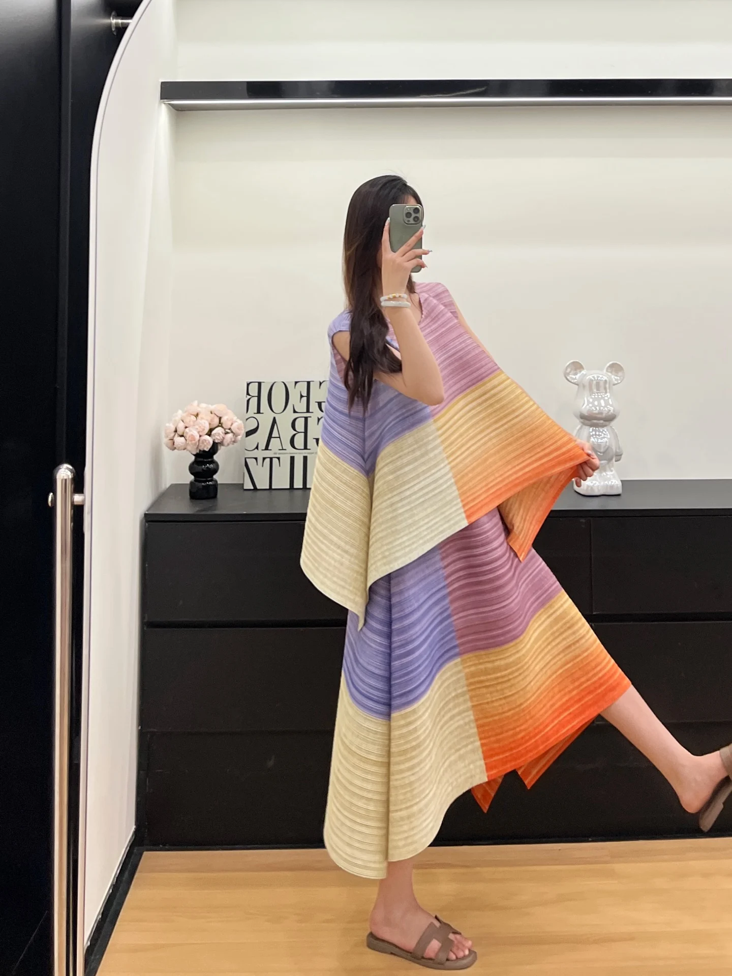 

Miyake pleated splicing overskirt 2025 summer new retro large size sleeveless top + loose half skirt fashion 2-piece set