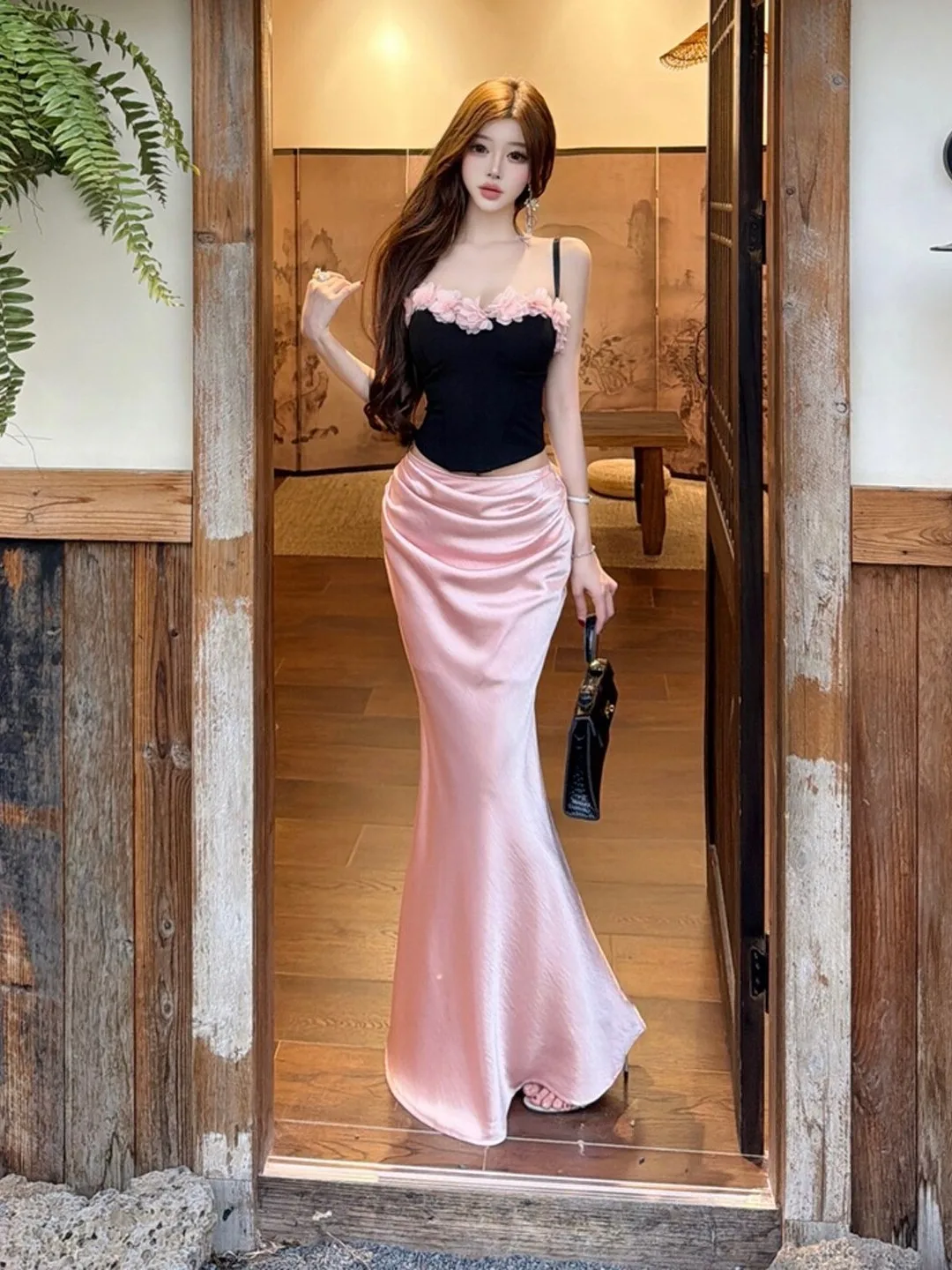 

Elegant Sister Unique Super Beautiful Halter Top Skirt Two-Piece Set Complete OOTD Summer 2026 Fashion Women's Ensemble
