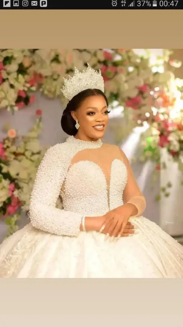 Maßgeschneiderte, hochwertige, neue, elegante, schlanke, langärmlige, individuelle Brautkleider aus Spitze