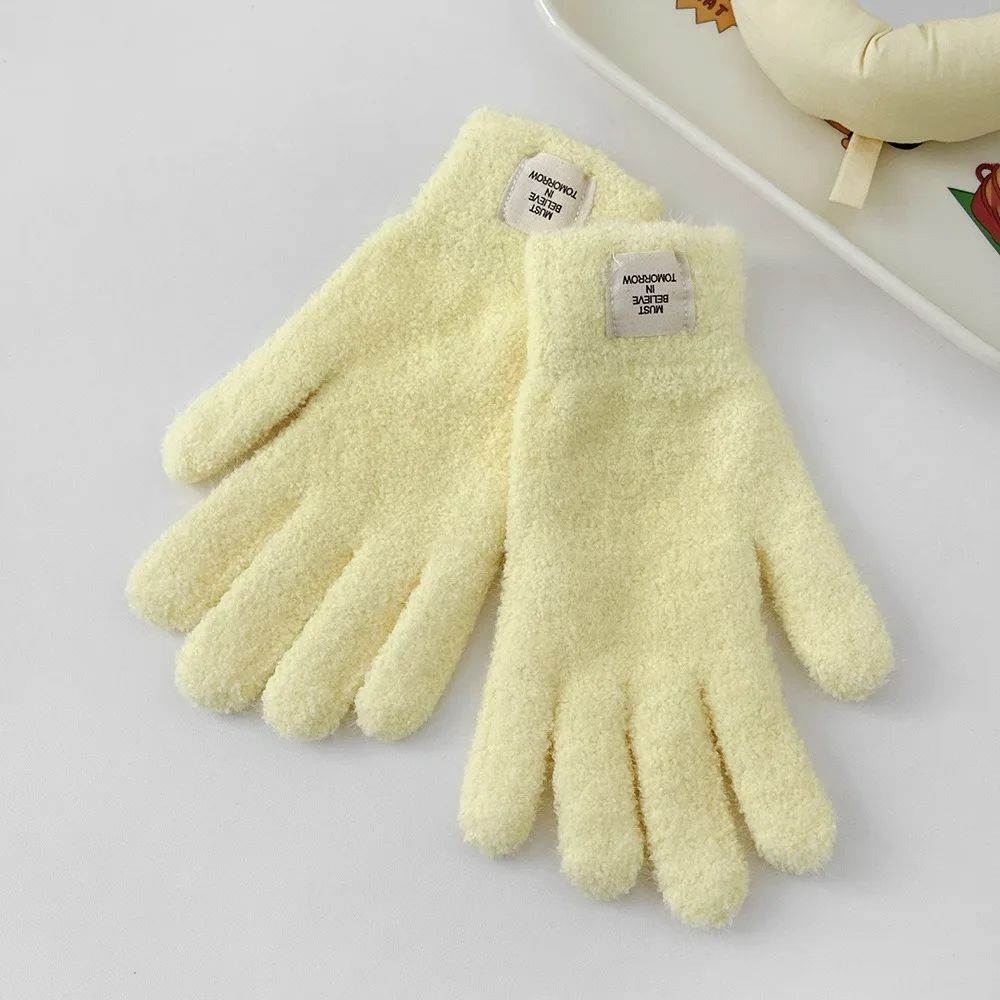 قفازات محبوكة سميكة عصرية للحماية من البرد، قفازات شتوية بلون سادة، قفازات مقاومة للبرودة للنساء