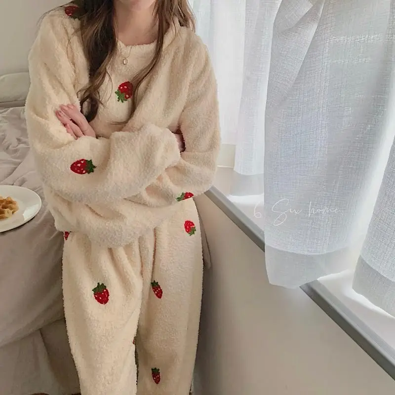 Strawberry Sleepwear Women Fleece Pajama Sets Winter Warm Piiama O-neck Pants Sets for Women 2 Pieces Night Wears Home Suit New