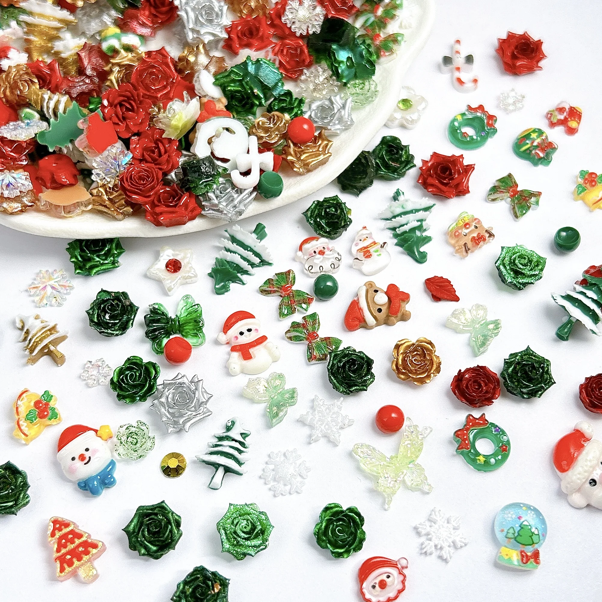 20PCS Zufällig Gemischt Santa Claus Schneeflocke Glocke Harz Nail art Dekorationen 3D Kreative Elch Girlande Nagel Charms DIY Weihnachten nägel