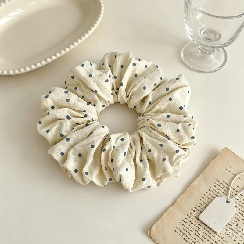 1 Stück Damen Scrunchies aus cremefarbenem Stoff mit kleinen Tupfen, im Salt-Style, elastische Haarbänder, elegante Pferdeschwanz-Haargummis – Detail 5