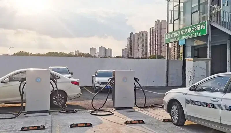 Pilhas de carregamento de carro inteligentes 120KW CCS DC EV Estações de carregamento Carregador EV de bateria de veículo elétrico