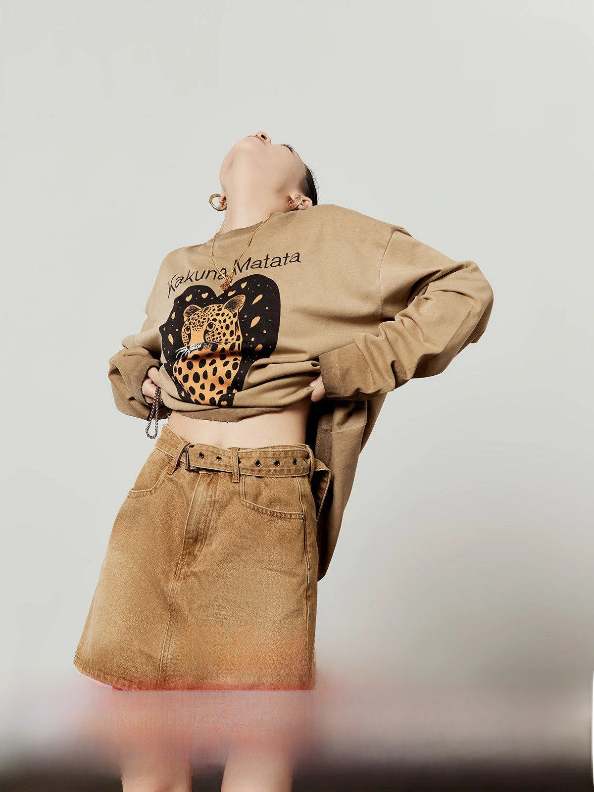 

Женская футболка Browny с круглым вырезом и длинными рукавами, винтажный принт, удобная, дышащая, из хлопка, для повседневной носки, модная, женская...