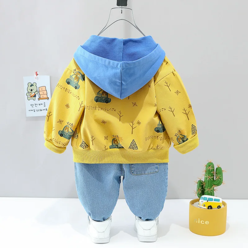 Autumn baby set cartoon bear jacket+trousers boy casual sports set three-piece set 0-4 is the children\'s outdoor clothing