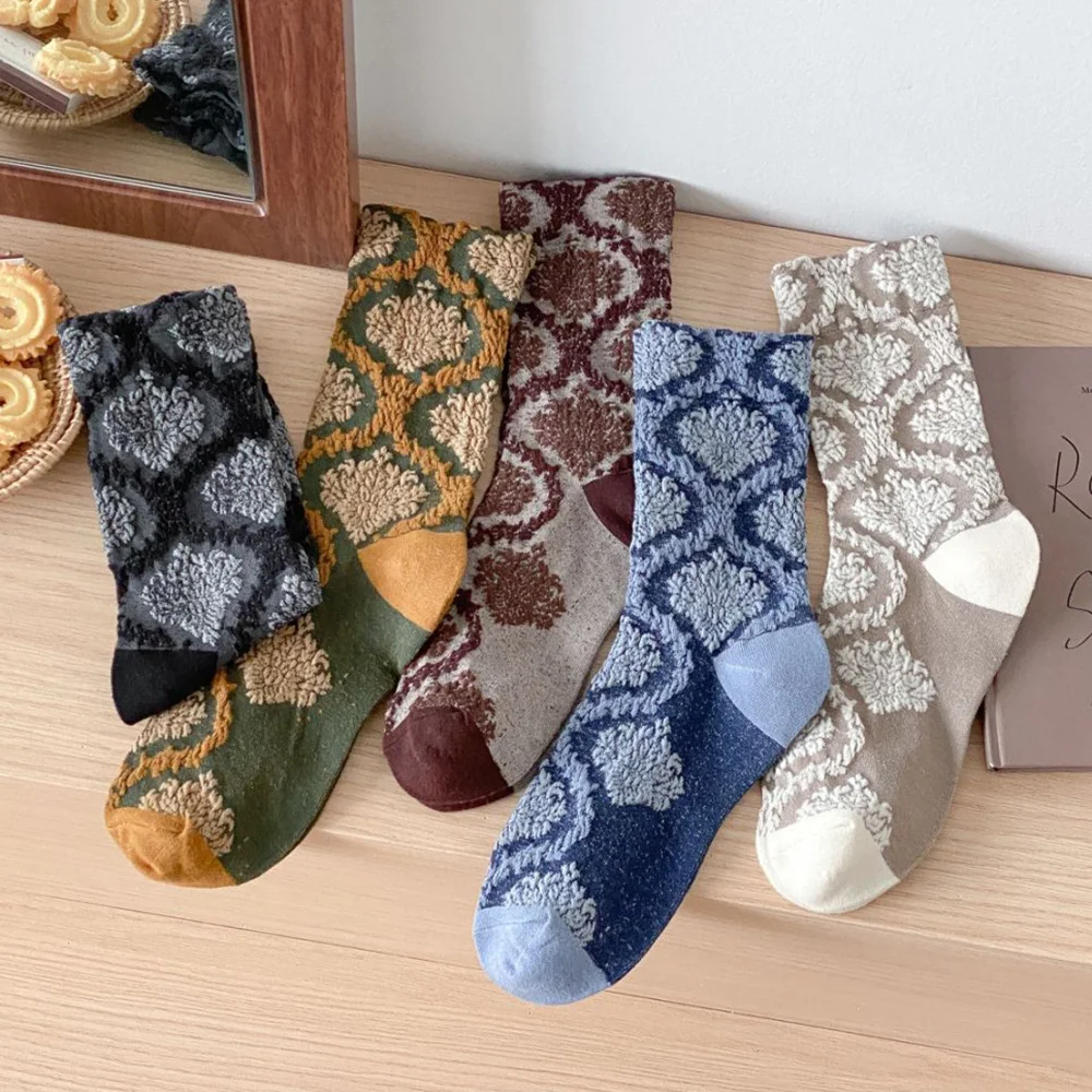 Tube moyen femmes chaussettes Style européen américain mignon impression mode rue femme chaussettes automne hiver longues chaussettes décontractées