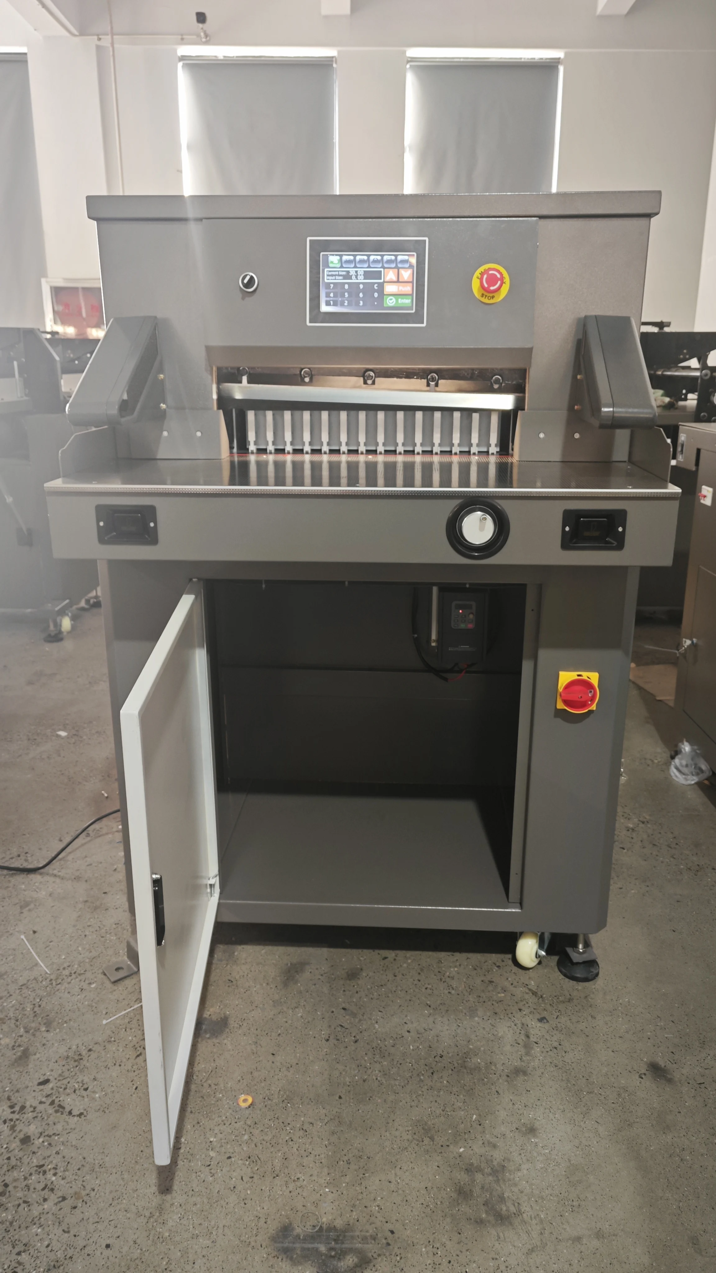 2025520mm Electric Paper Cutter Machine Programmed Cutting Machine With Touch Screen FN-E5208L
