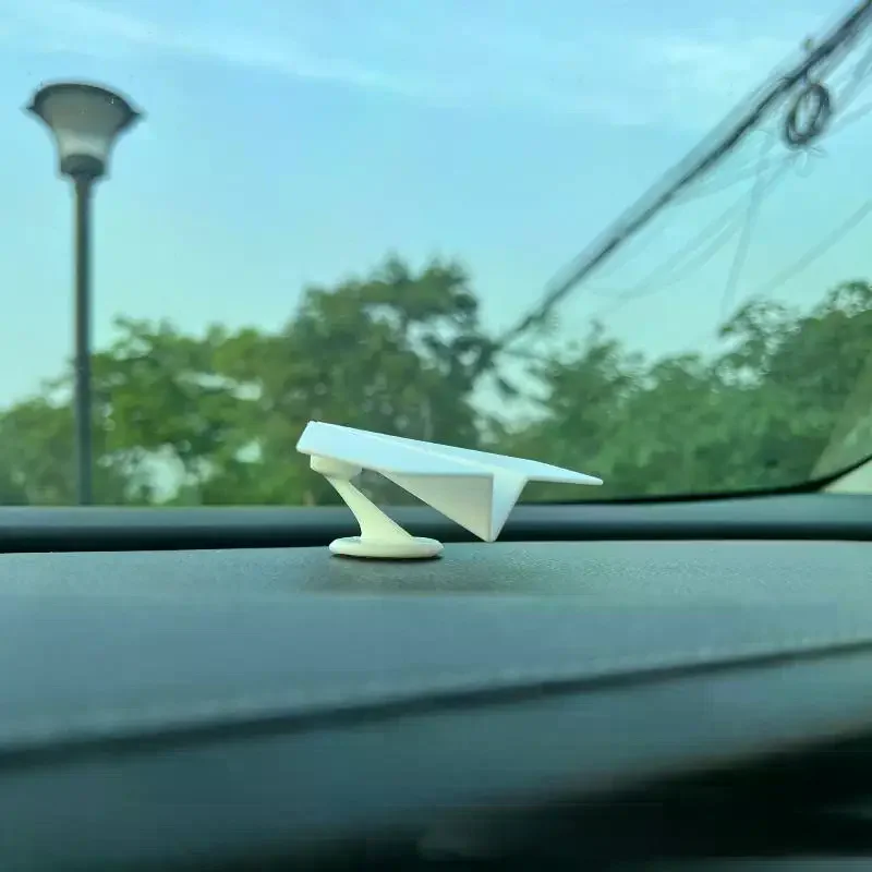 

1/2/5Pcs Car Paper Airplane Ornaments, Creative In-car Inertia Following The Aircraft-shaped Center Console Decoration Toys