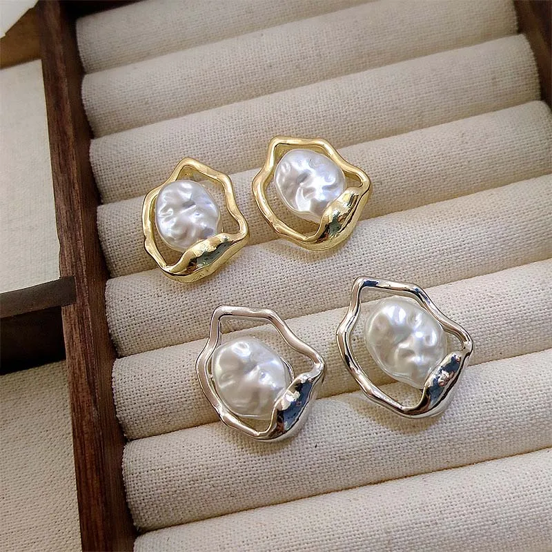 Pendientes coreanos de perlas huecas de Color dorado para mujer, pendientes Vintage elegantes con temperamento Irregular, joyería de boda Brincos