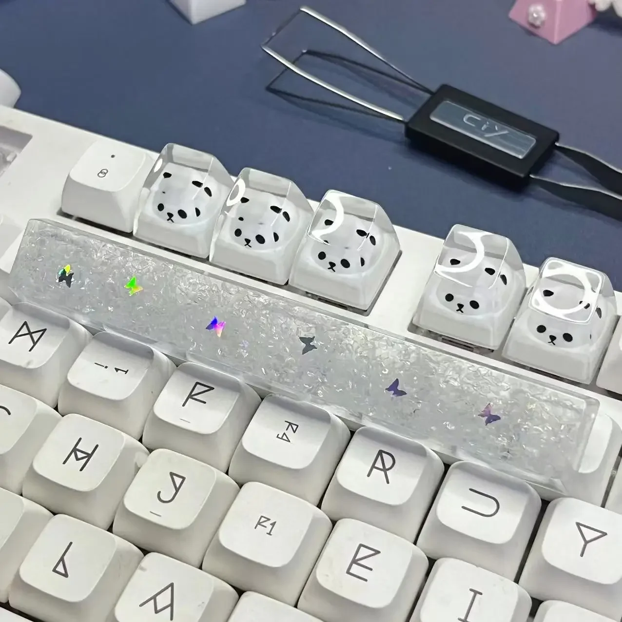 

Customizable Butterfly Ice Transparent Keycaps 6.25u Spacebar Cross Axis Game Mechanical Keyboard Keycaps