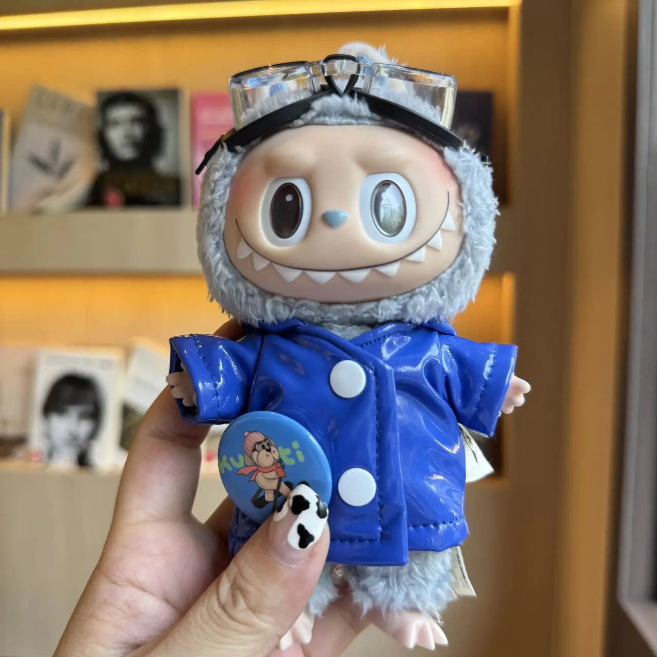 Fashion Pilot Raincoat Outfit for Labubu V1/v2/v3 Badge Glasses 