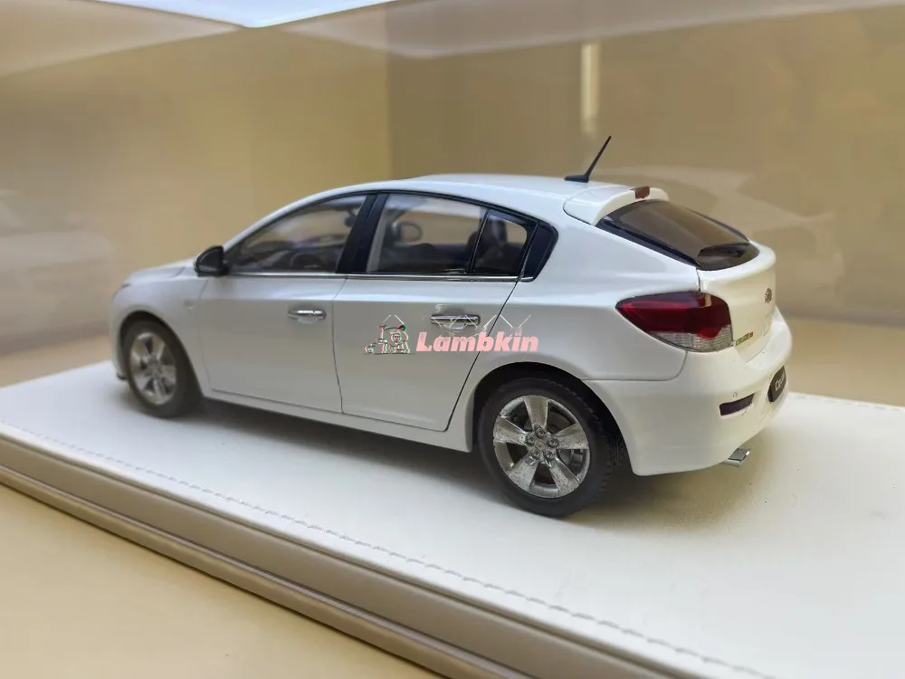 Original 1/18 chevrolet Cruze Hatchback New Classic Stock Car model Collectibles Gifts Ornaments